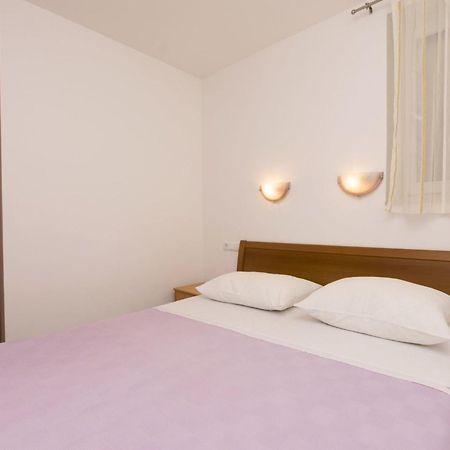 Apartments Mira Оміш Екстер'єр фото