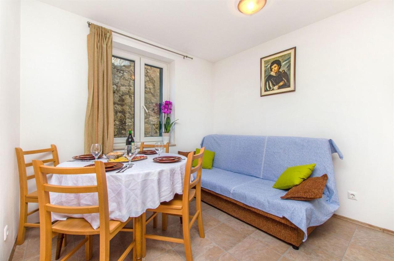 Apartments Mira Оміш Екстер'єр фото