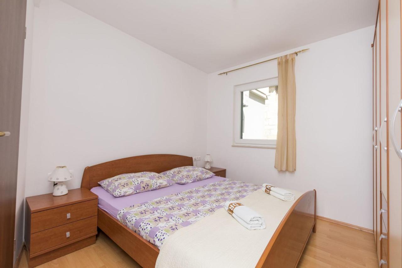 Apartments Mira Оміш Екстер'єр фото