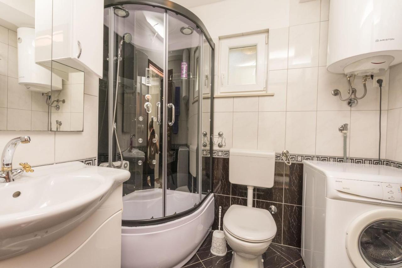 Apartments Mira Оміш Екстер'єр фото