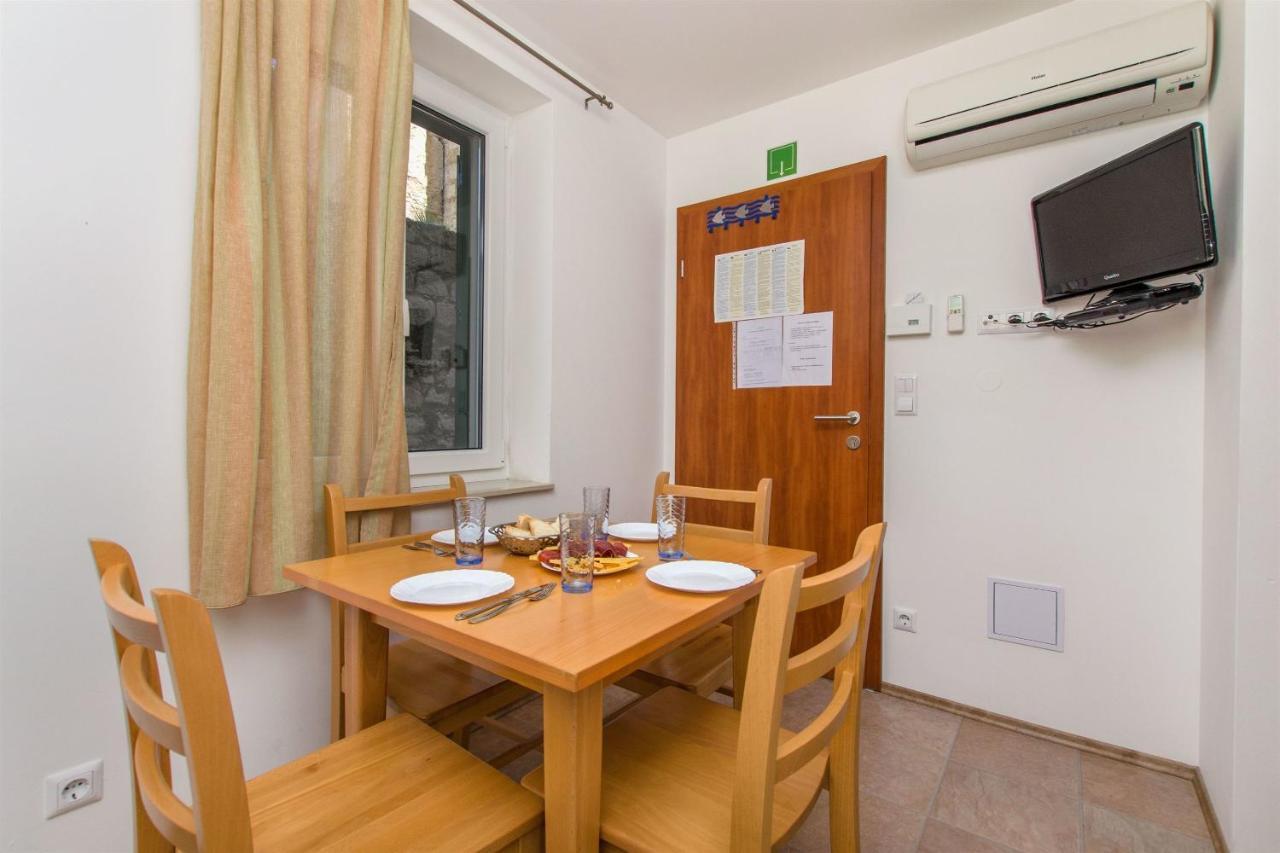 Apartments Mira Оміш Екстер'єр фото