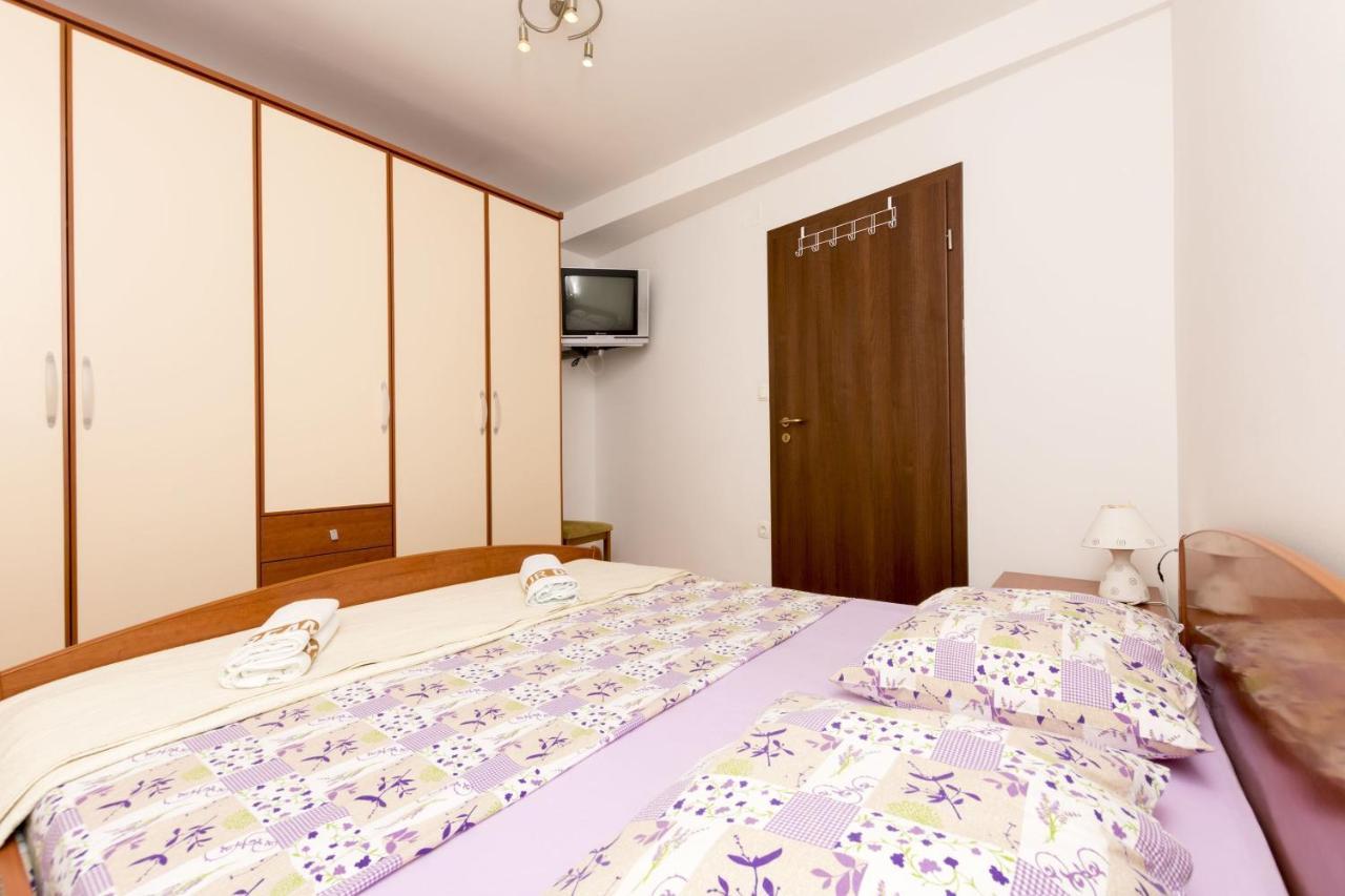 Apartments Mira Оміш Екстер'єр фото