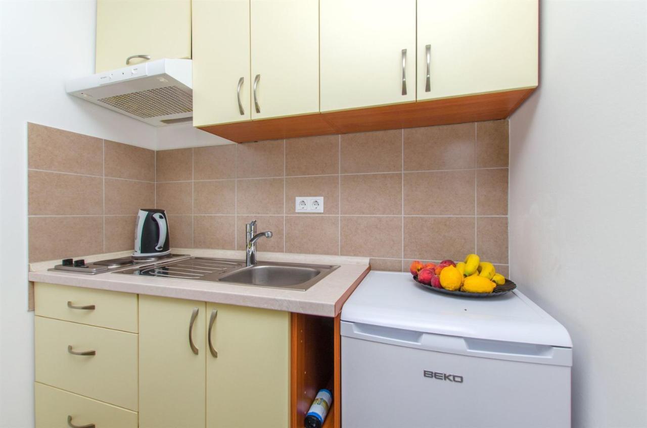 Apartments Mira Оміш Екстер'єр фото