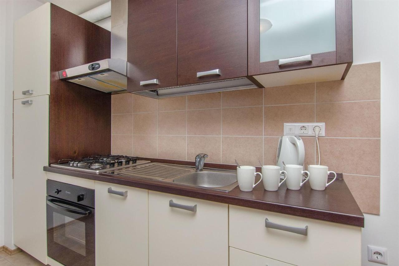 Apartments Mira Оміш Екстер'єр фото