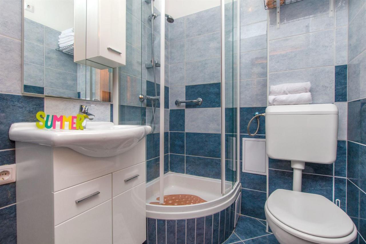 Apartments Mira Оміш Екстер'єр фото