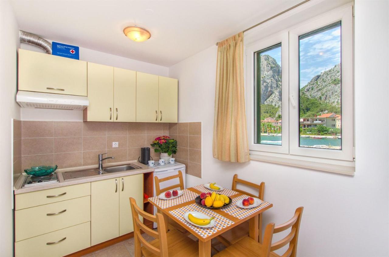 Apartments Mira Оміш Екстер'єр фото