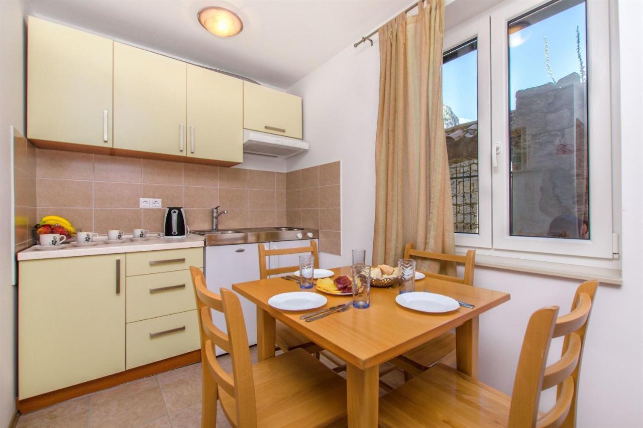 Apartments Mira Оміш Екстер'єр фото