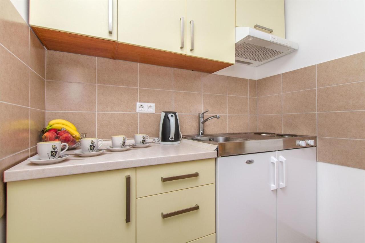 Apartments Mira Оміш Екстер'єр фото