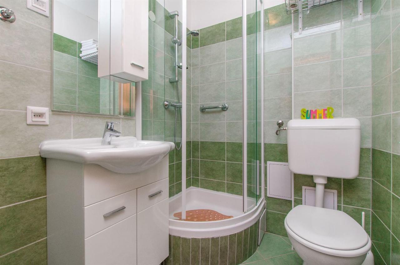 Apartments Mira Оміш Екстер'єр фото