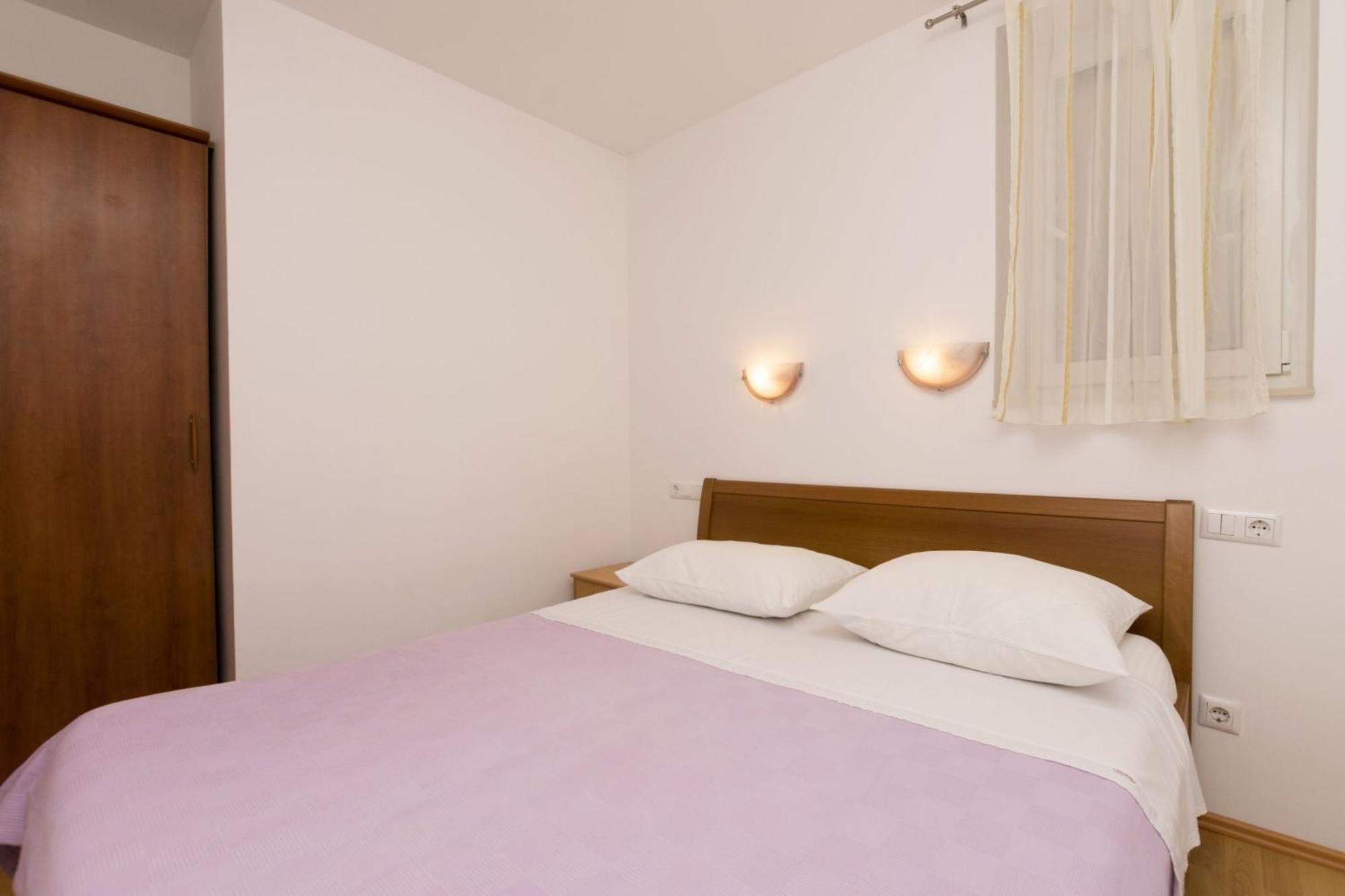 Apartments Mira Оміш Екстер'єр фото