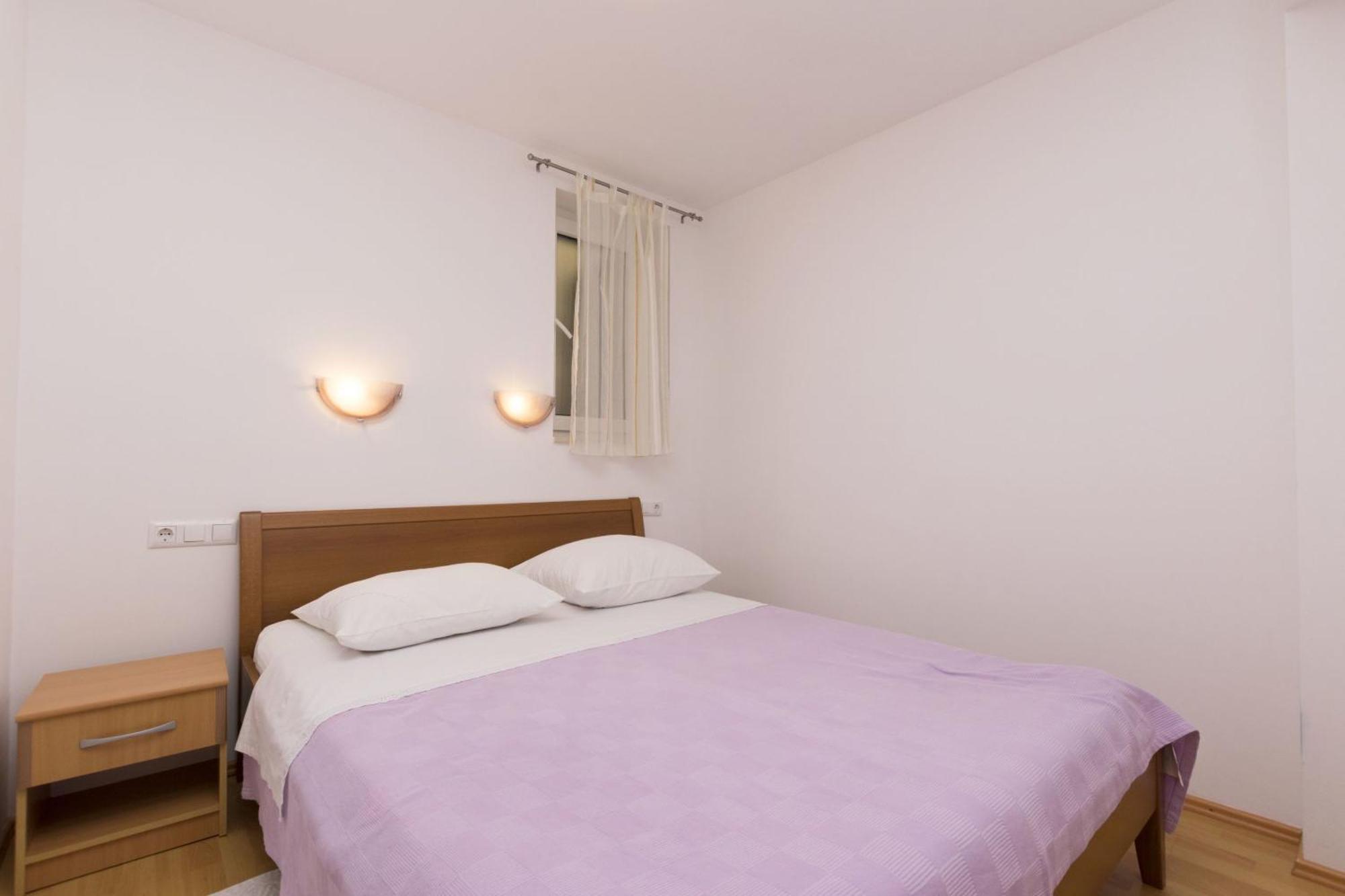 Apartments Mira Оміш Екстер'єр фото