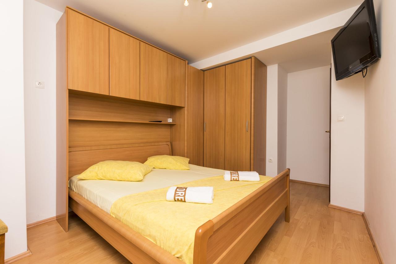 Apartments Mira Оміш Екстер'єр фото