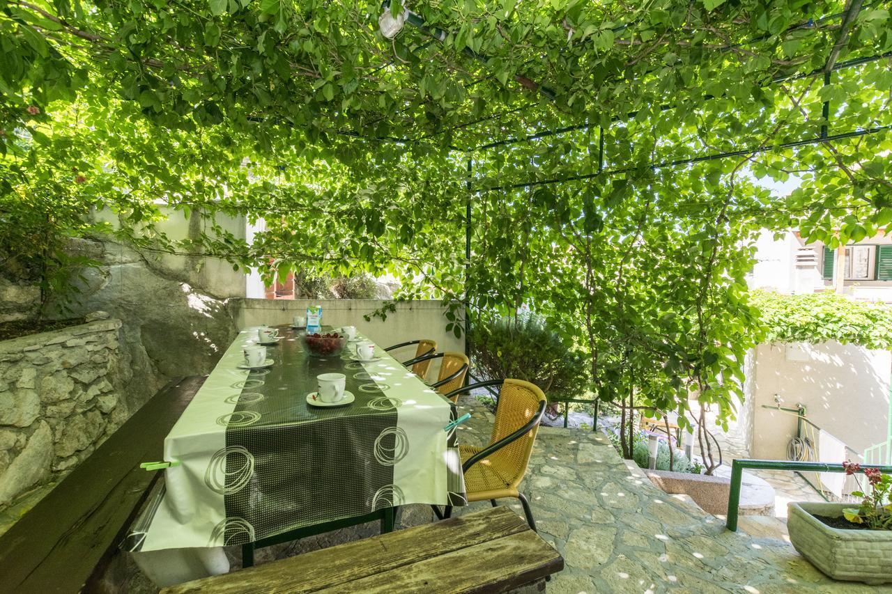 Apartments Mira Оміш Екстер'єр фото